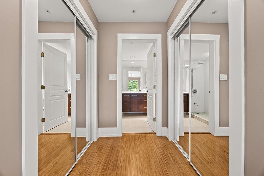 306 1140 Strathaven Drive North Vancouver, BC - 23