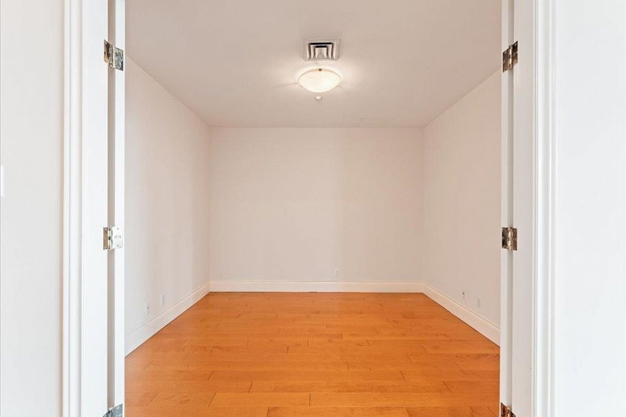 205 1717 Bayshore Drive Vancouver, BC - 17