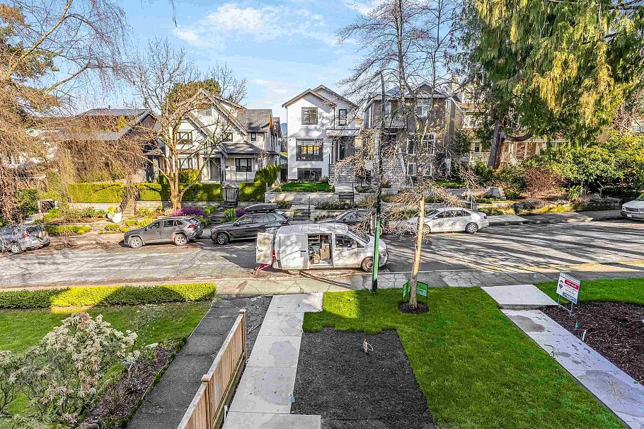 2568 W 2nd Avenue Vancouver, BC - 26