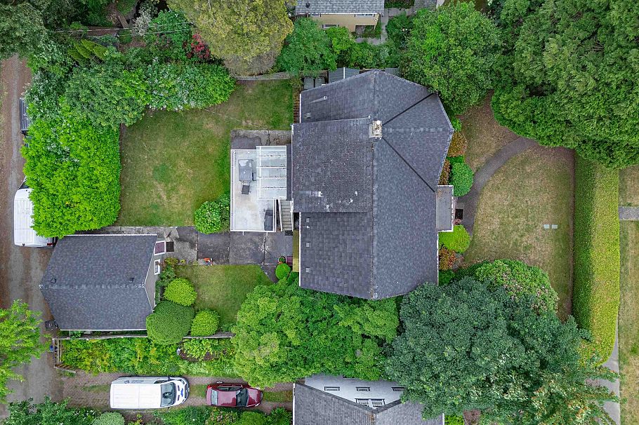 1049 W 33rd Avenue Vancouver, BC - 3