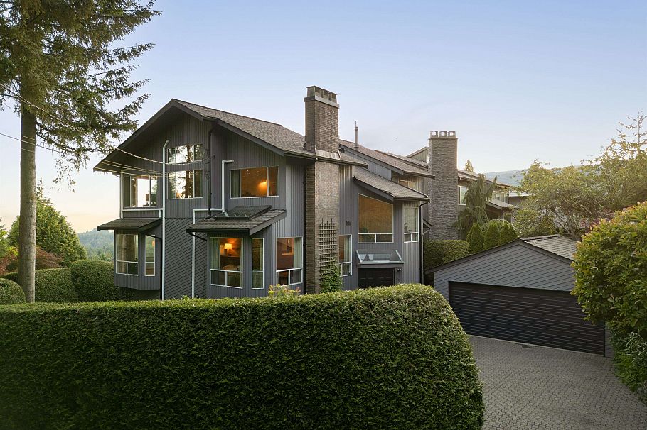 551 Palisade Drive North Vancouver, BC - 1
