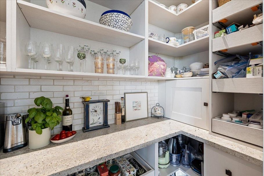 4693 W 3rd Avenue Vancouver, BC - 11