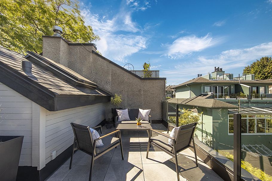 1557 Larch Street Vancouver, BC - 32