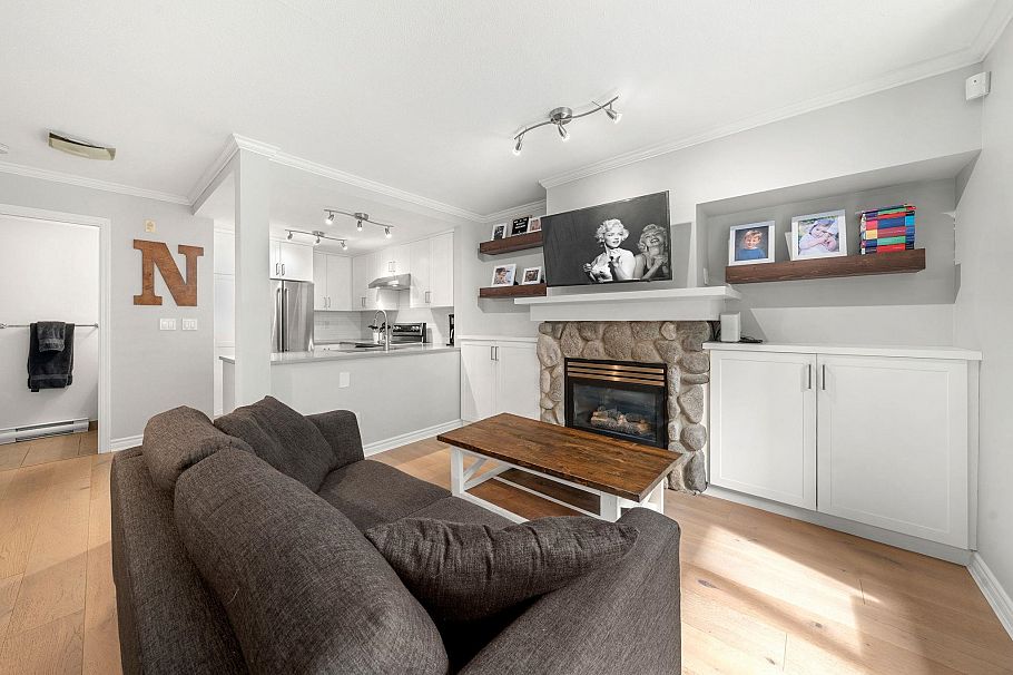 6 1073 Lynn Valley Road North Vancouver, BC - 2