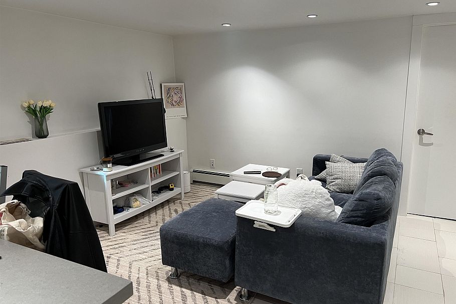 2576 E 27th Avenue Vancouver, BC - 18