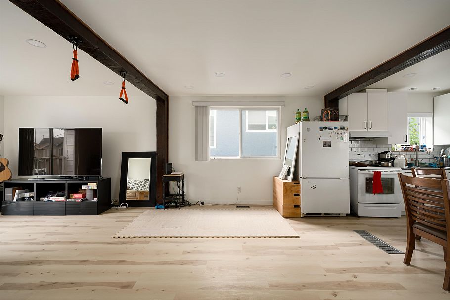 2066 E 23rd Avenue Vancouver, BC - 9