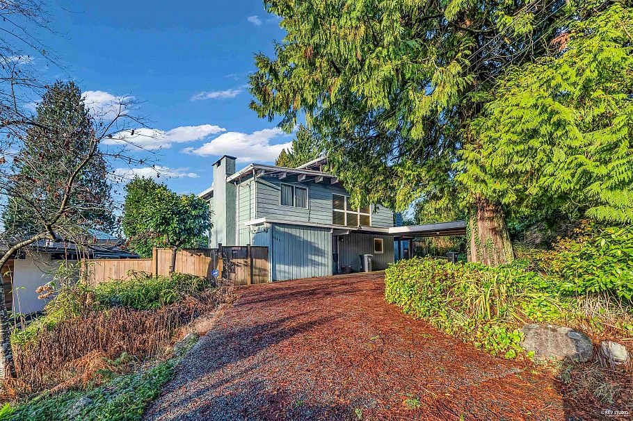 3729 St. Georges Avenue North Vancouver, BC - 6