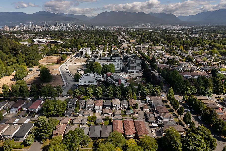 116 E 37th Avenue Vancouver, BC - 5
