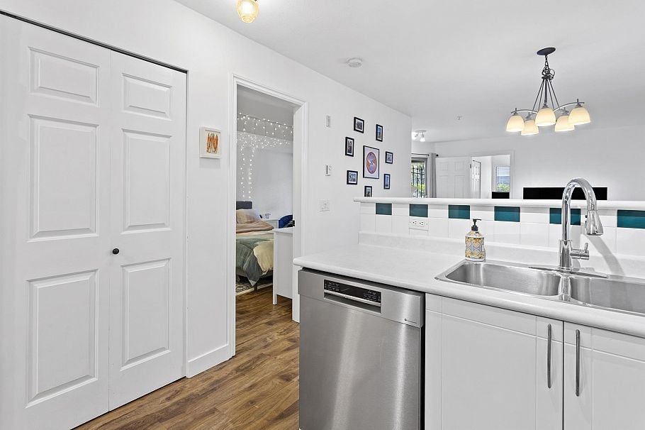 104 688 E 16th Avenue Vancouver, BC - 12