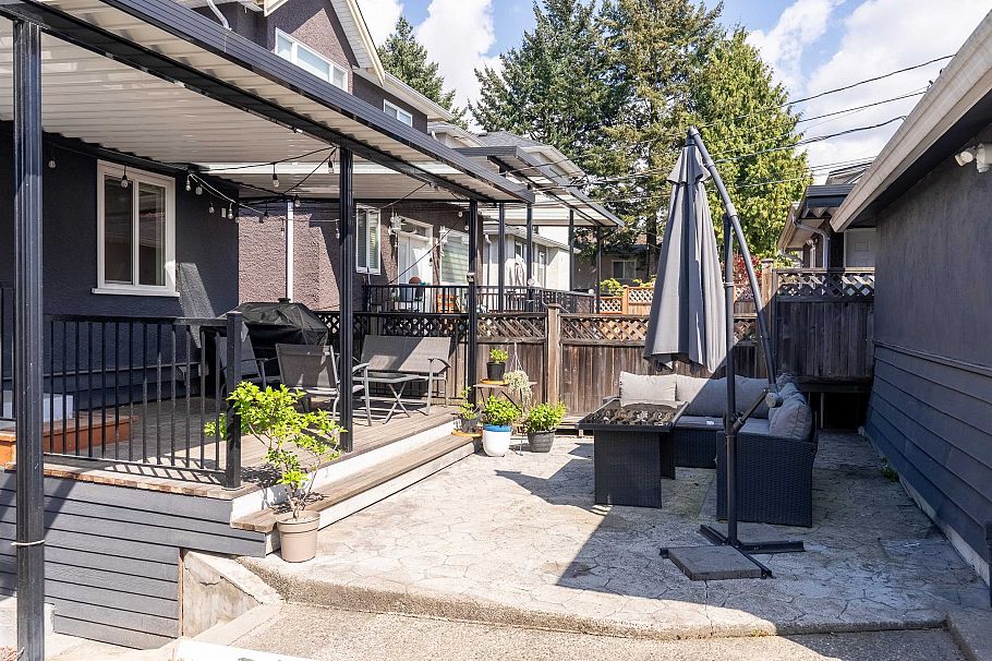 2576 E 27th Avenue Vancouver, BC - 27