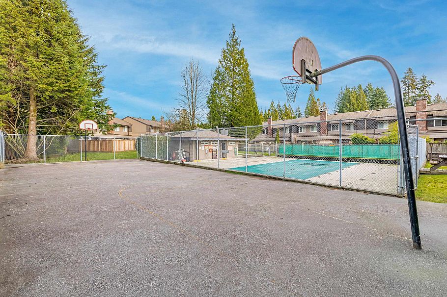 2329 Mountain Highway North Vancouver, BC - 36