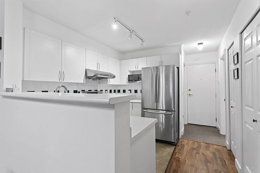 104 688 E 16th Avenue Vancouver, BC - 8