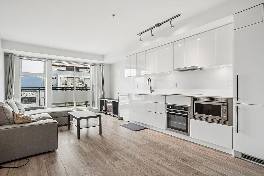 319 630 E Broadway Vancouver, BC - 2