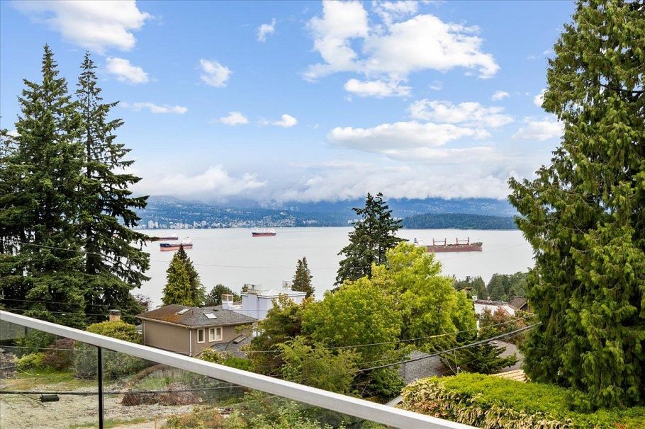4693 W 3rd Avenue Vancouver, BC - 30