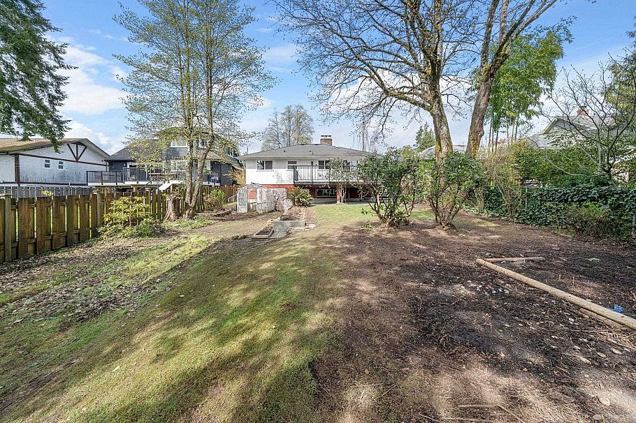 753 E 9th Street North Vancouver, BC - 19