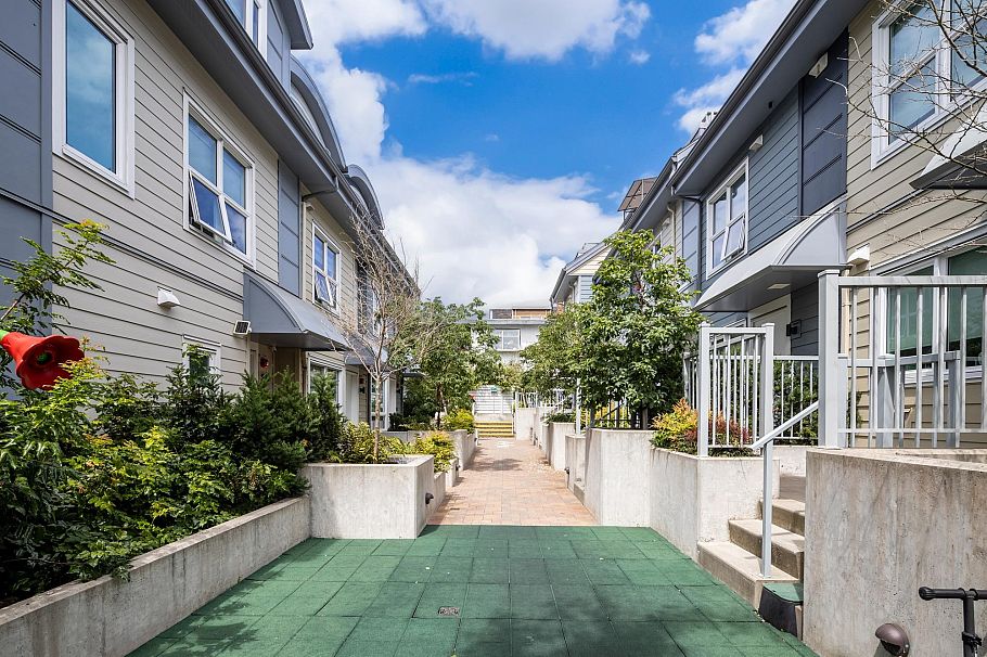 7887 French Street Vancouver, BC - 1