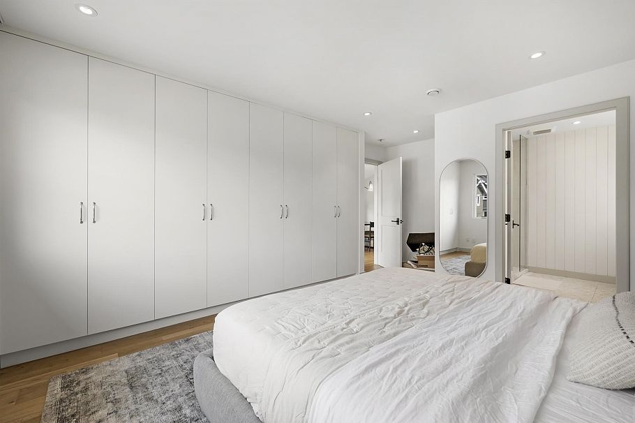 653 W 18th Avenue Vancouver, BC - 18