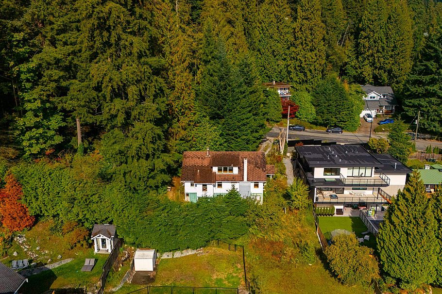 1195 Dempsey Road North Vancouver, BC - 1