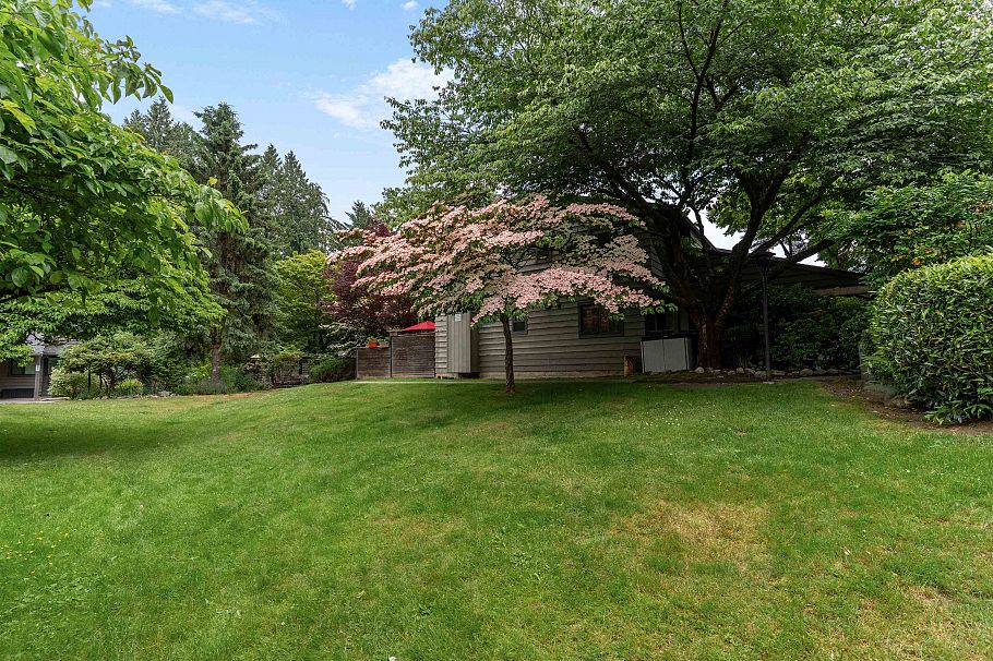 39 1910 Cedar Village Crescent North Vancouver, BC - 37