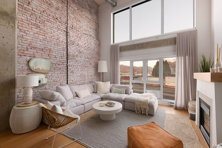 308 27 Alexander Street Vancouver, BC - 2