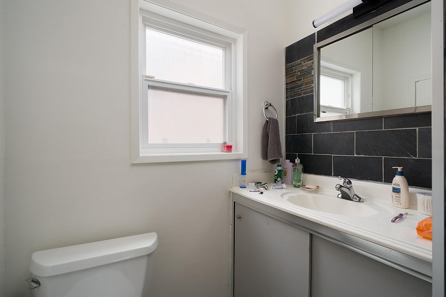 2066 E 23rd Avenue Vancouver, BC - 17