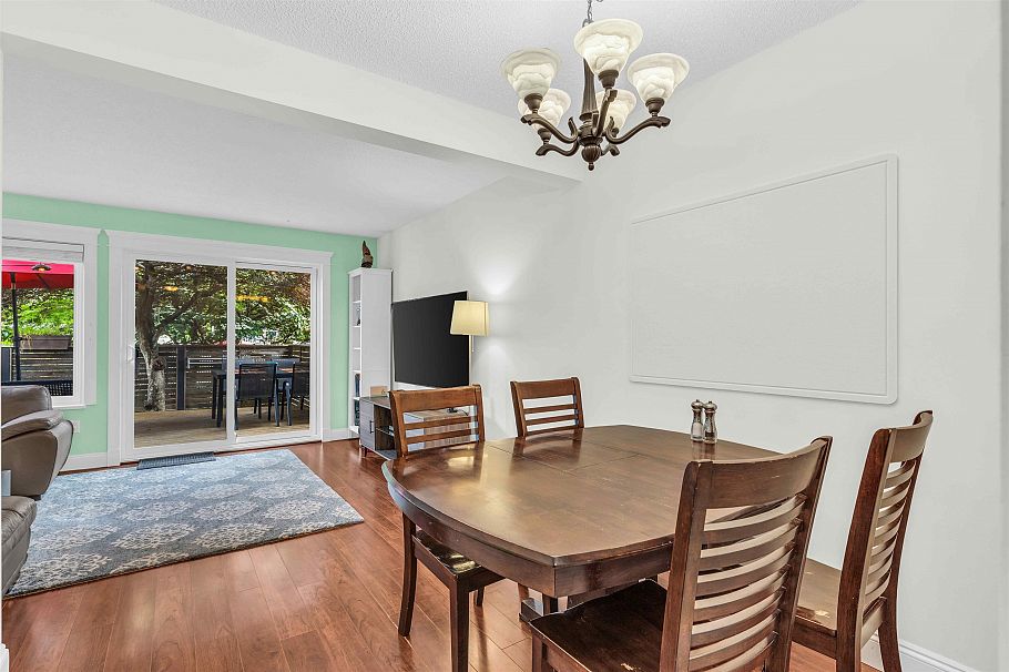 39 1910 Cedar Village Crescent North Vancouver, BC - 9