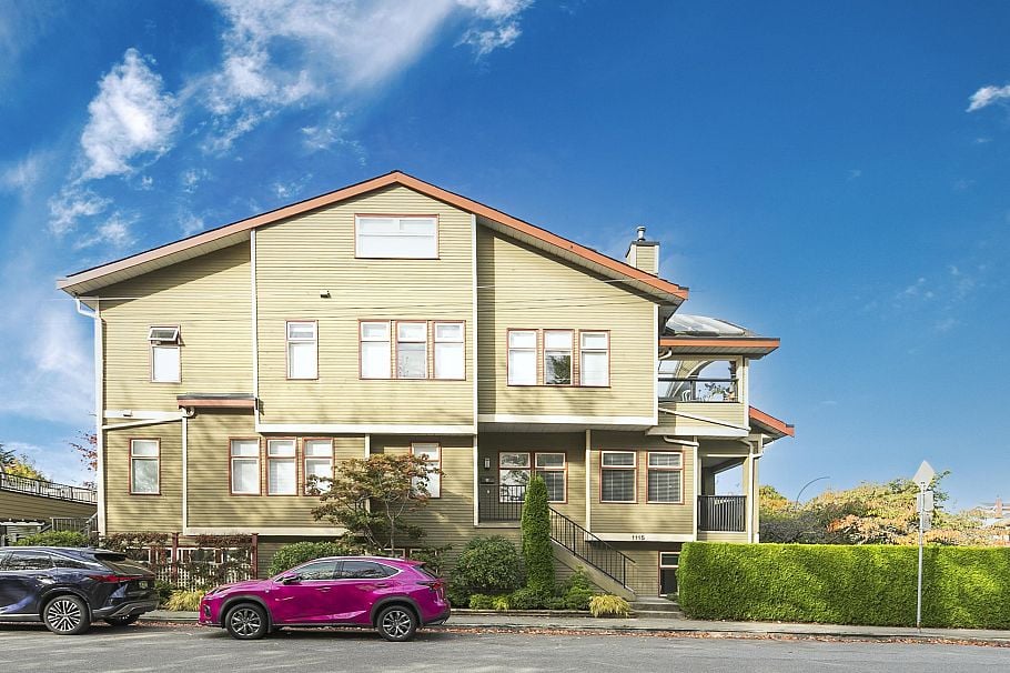 1115 Chestnut Street Vancouver, BC - 1