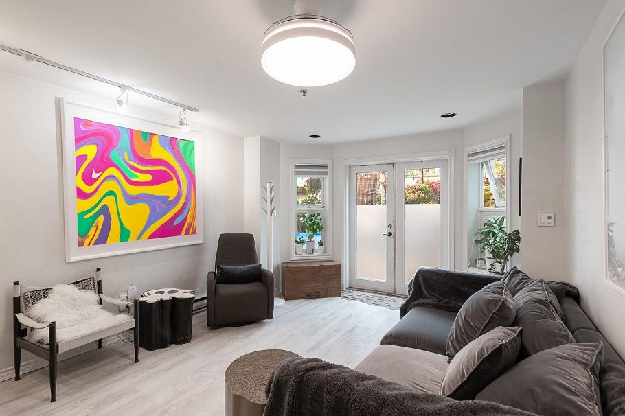 1 451 E Pender Street Vancouver, BC - 1