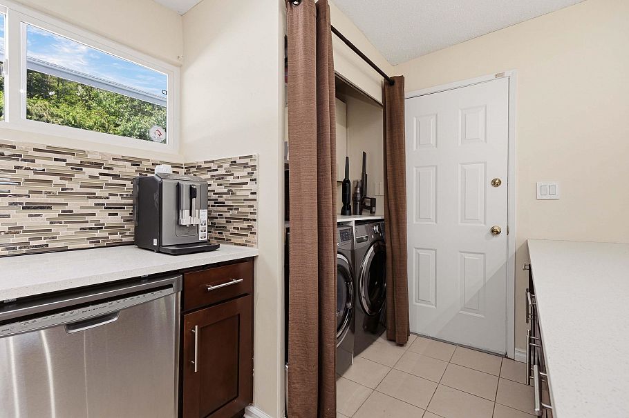693 Plymouth Drive North Vancouver, BC - 12