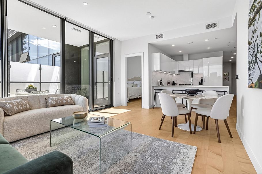 202 135 E 13th Street North Vancouver, BC - 10