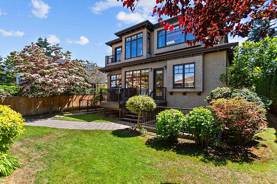2495 W 33rd Avenue Vancouver, BC - 19