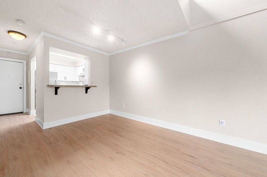301 235 W 4th Street North Vancouver, BC - 11