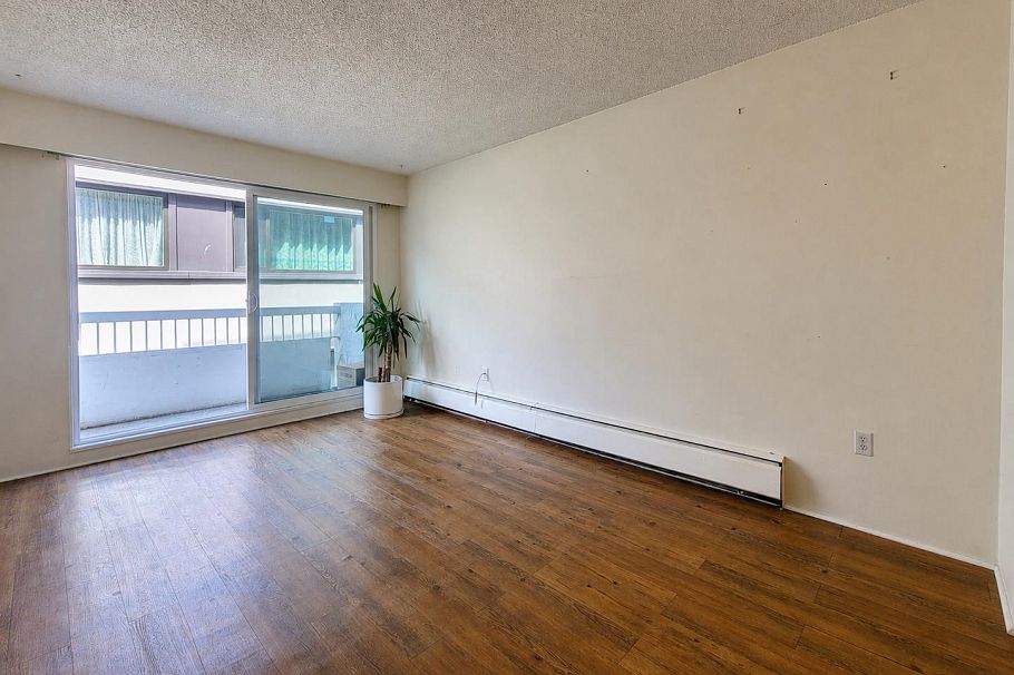 306 2450 Cornwall Avenue Vancouver, BC - 4