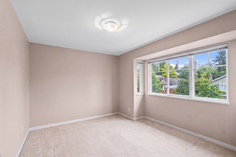 416 W Keith Road North Vancouver, BC - 28