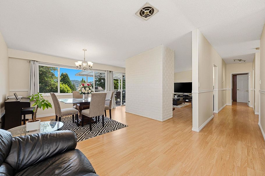 693 Plymouth Drive North Vancouver, BC - 7