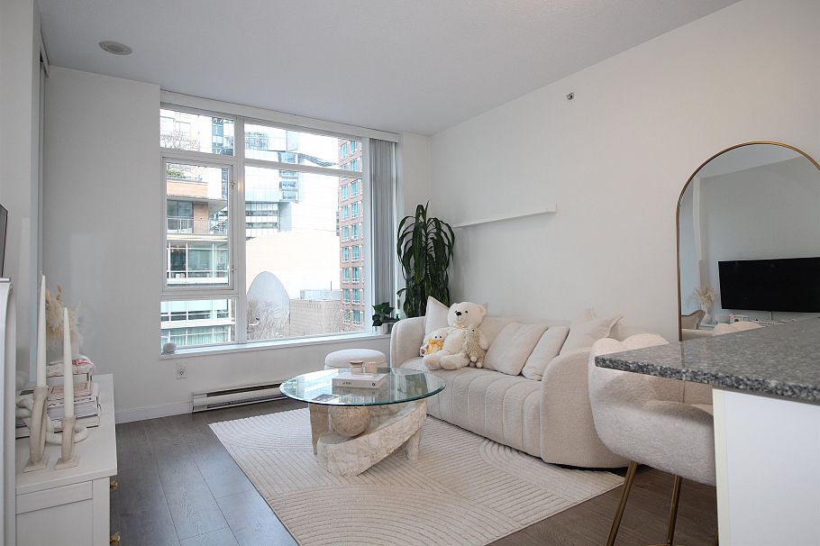 703 480 Robson Street Vancouver, BC - 5