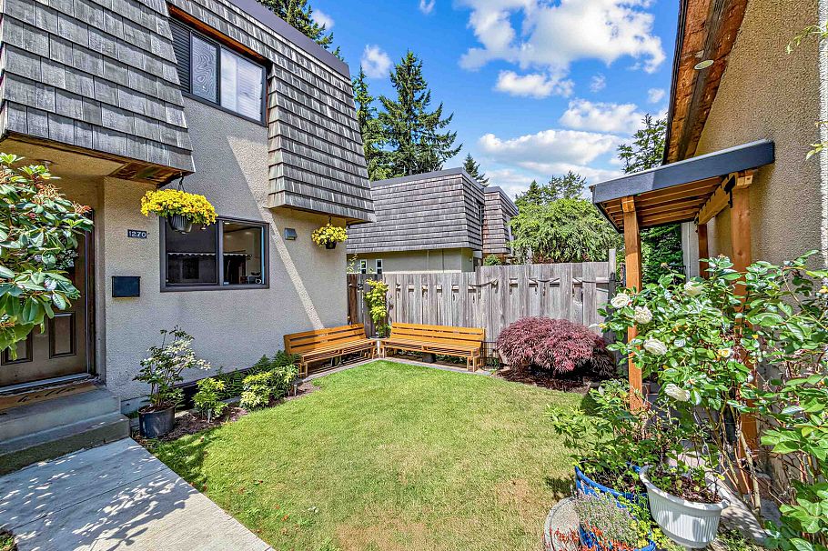 1270 Premier Street North Vancouver, BC - 24