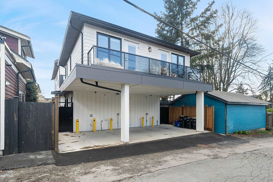 2609 Dundas Street Vancouver, BC - 1