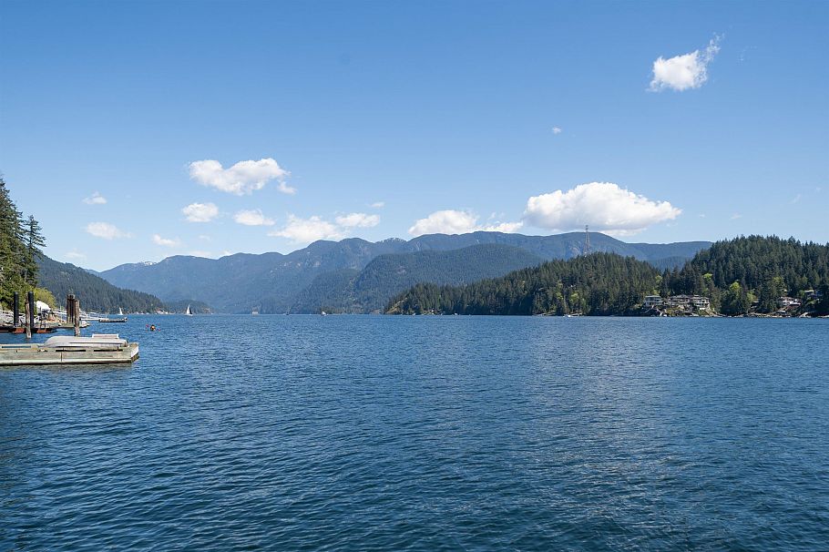 4793 Strathcona Road North Vancouver, BC - 40