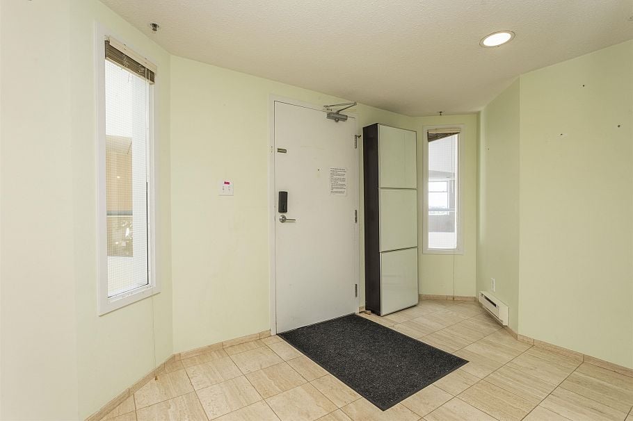 502 5733 Cambie Street Vancouver, BC - 3