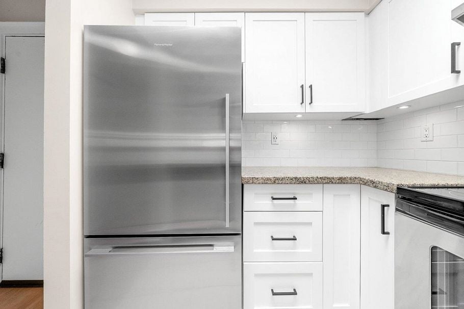 301 235 W 4th Street North Vancouver, BC - 4