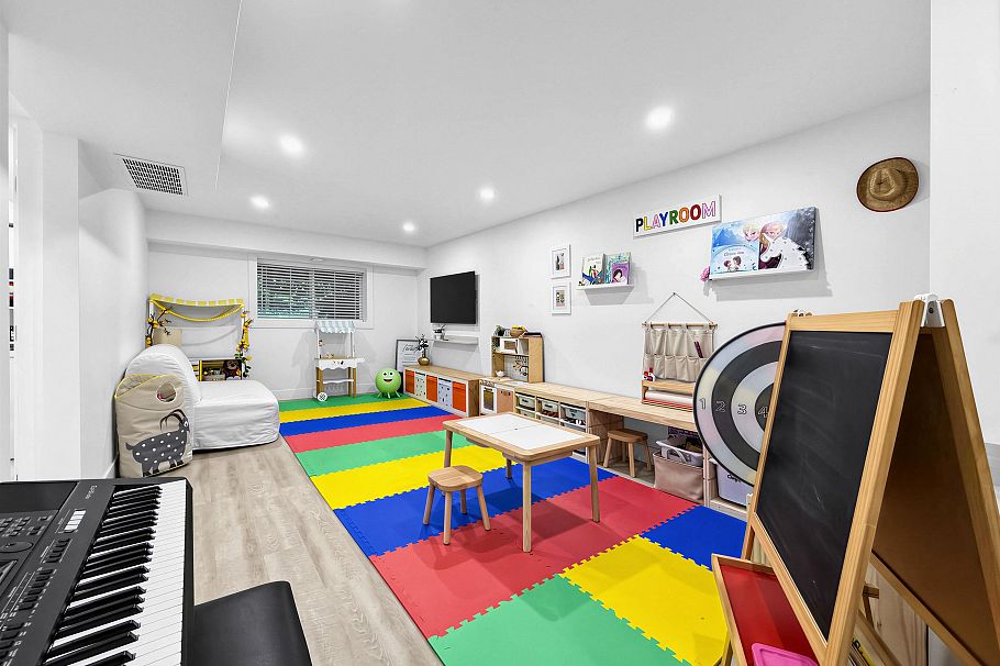 1270 Premier Street North Vancouver, BC - 13