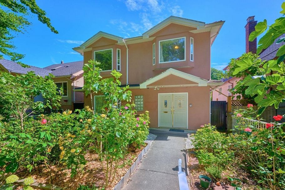 2326 Charles Street Vancouver, BC - 1