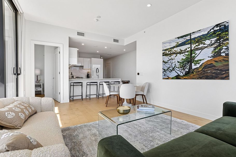 202 135 E 13th Street North Vancouver, BC - 9