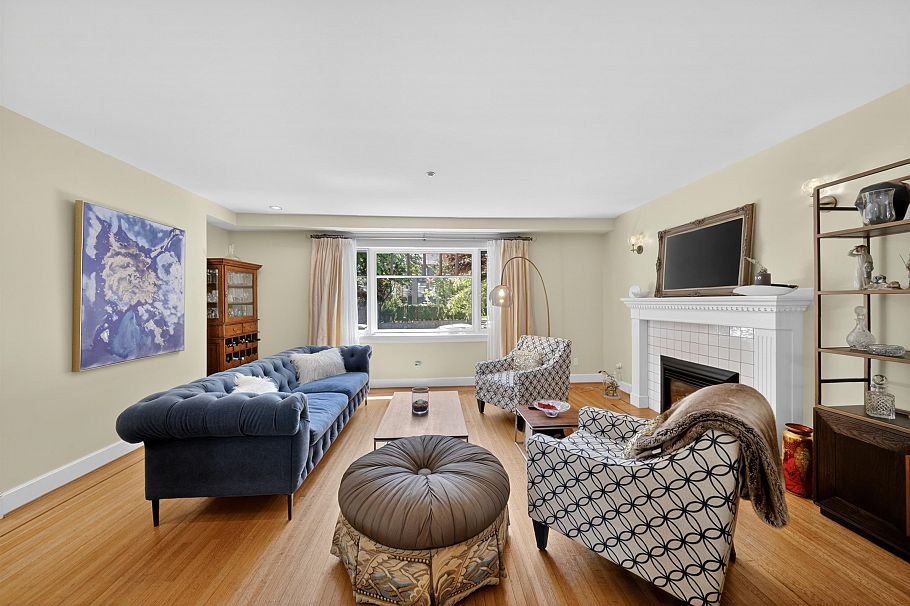 2953 W 35th Avenue Vancouver, BC - 2