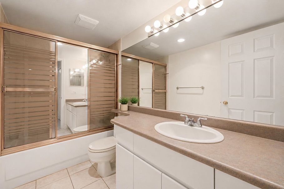 108 3250 W Broadway Vancouver, BC - 24