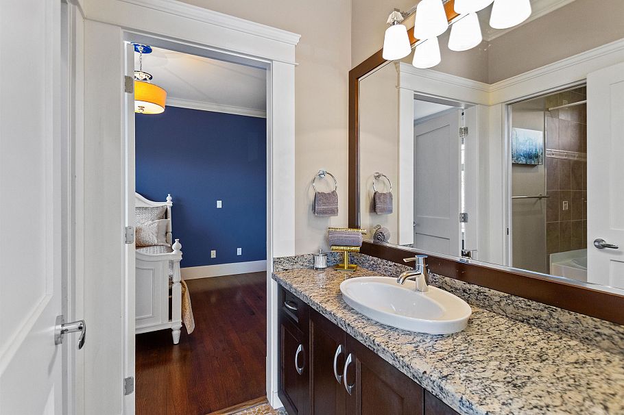 2495 W 33rd Avenue Vancouver, BC - 14
