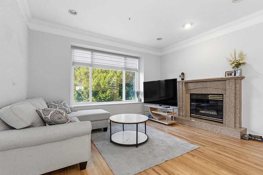 3186 E 18th Avenue Vancouver, BC - 4