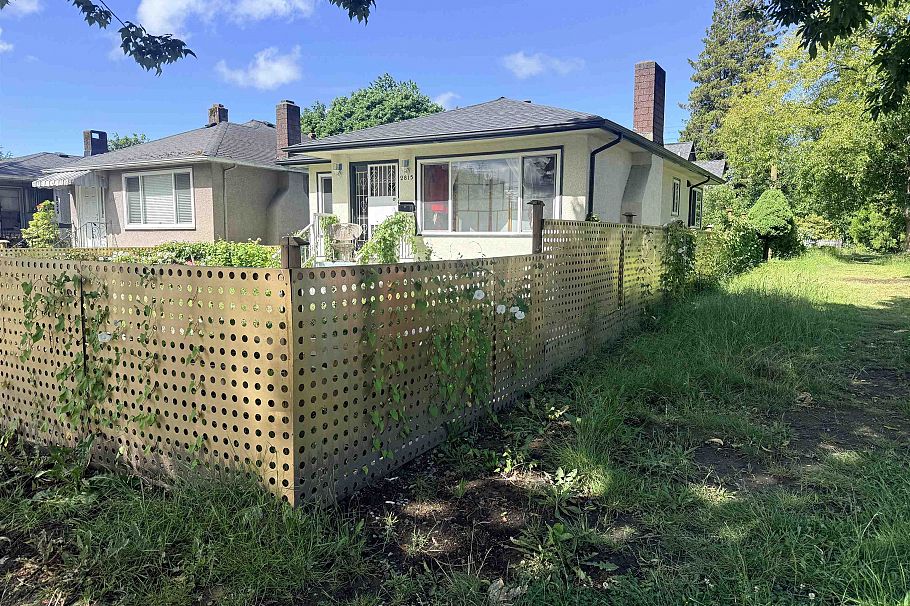 2815 Nanaimo Street Vancouver, BC - 2