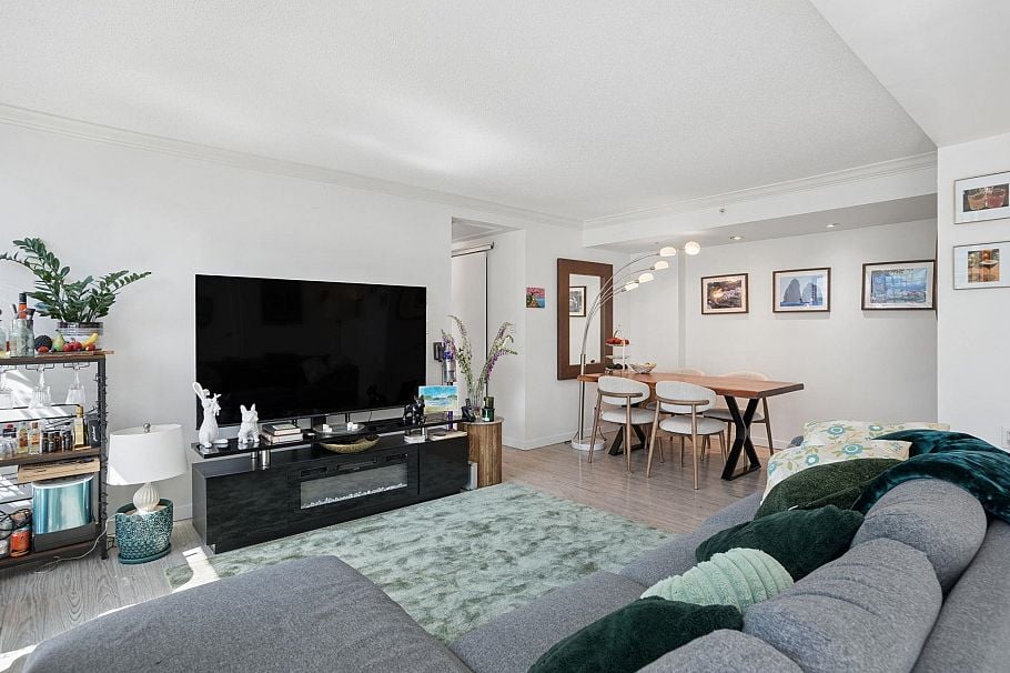 2803 1367 Alberni Street Vancouver, BC - 4